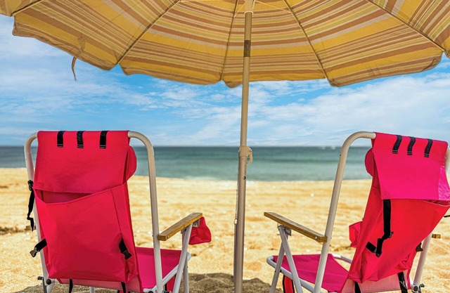 Spacious 6-bedroom house with WiFi, AC in charming Salisbury