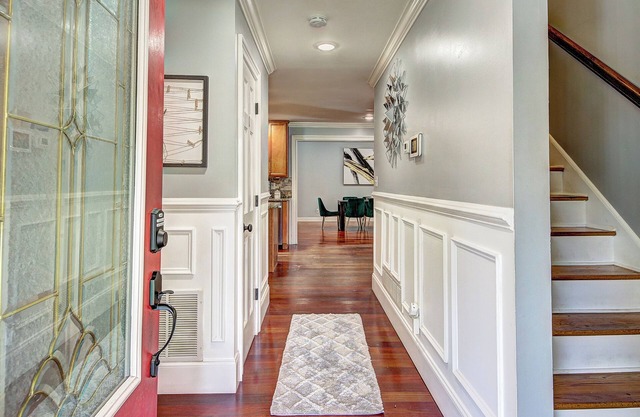 Spacious 6-bedroom pool estate in charming Douglasville with WiFi, AC