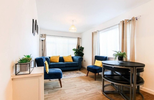 Spacious 6 Bedroom in Forest Hall Modern Comfort with Excellent Transport Links