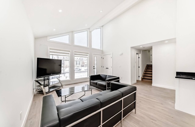 Spacious 6BR Home, BBQ, Backyard & A/C