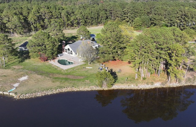 Spacious 7-bedroom property with guest house, Wifi, AC in lovely Cambridge