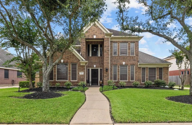 Spacious 7BR Family Home in Pearland! 3 Masters-1 ADA, 1 Upstairs, Near Houston