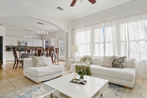 Spacious 8-Bed Home Near Tesla & Samsung Plants