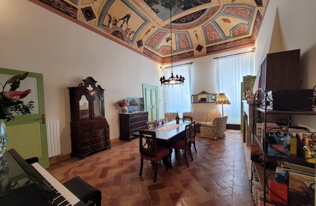 Spacious accommodation in a historical building in old town, 15 min from beach