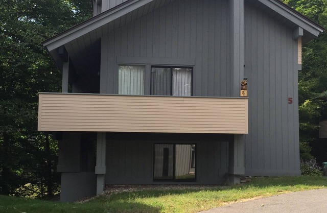 Spacious and charming, 3Bedroom 2Bath townhouse Sleeps 8-10
