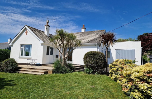 Spacious And Comfortable Traditional Croyde Cottage- short walk to beach
