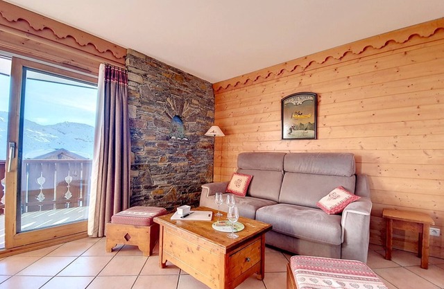 Spacious and Cozy Apartment · Near Slopes · South-West Balcony · Pool and Wellness Access
