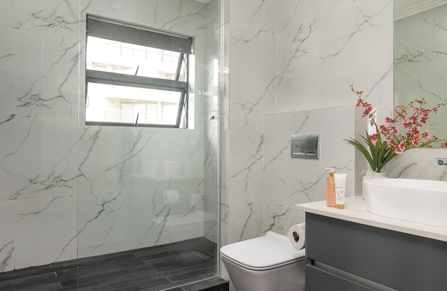 Spacious and Modern 3-bedroom apartment with WiFi, AC in awesome uMhlanga