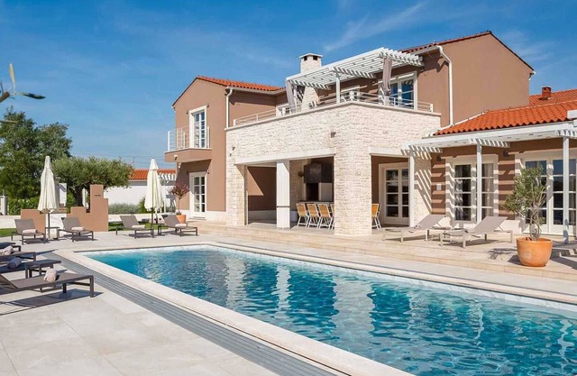 Spacious and modern villa with swimming pool
