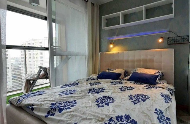 Spacious and quiet apartment near metro station. Perfect for family.