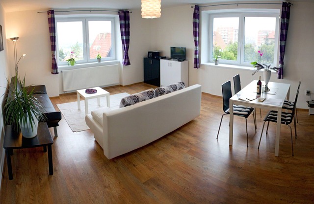 Spacious and Sunny Apartment,Well-equiped,Wifi,Sat TV,Calm Area,Near City Center