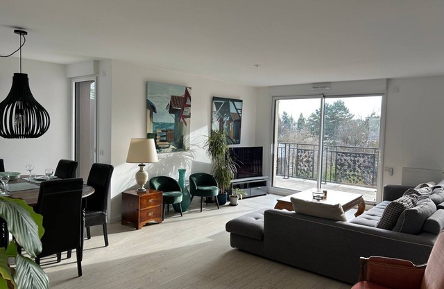 Spacious apartment at the gates of Paris