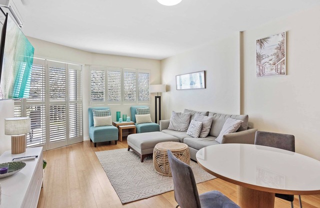 Spacious Apartment on Salt Beach