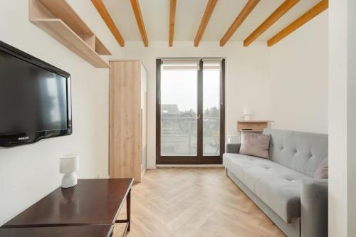 Spacious Apartment for 11 with 5 Bedrooms in Wrocław by Noclegi Renters