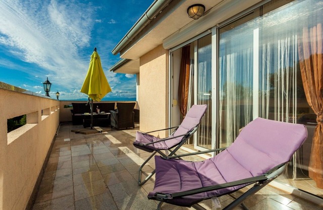 Spacious apartment in Malinska with WiFi, free parking and AC