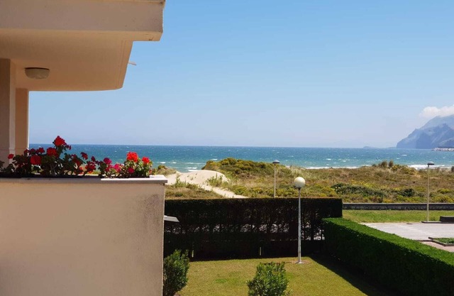 Spacious apartment on the beachfront, 1 minute from the beach.