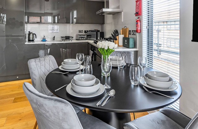 Spacious Apartment, Pet-Friendly, Netflix, Parking