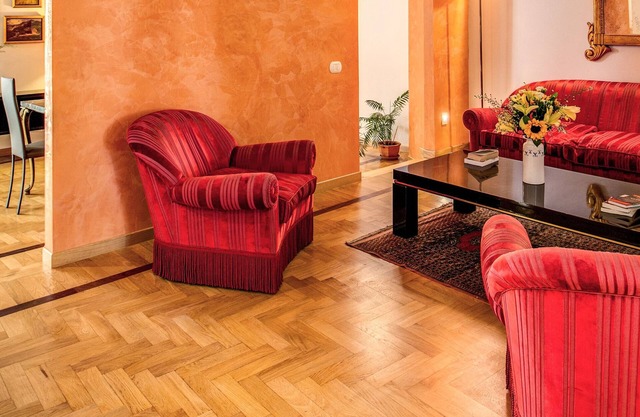 Spacious apartment, three bedrooms, three private bathrooms at the Fountain