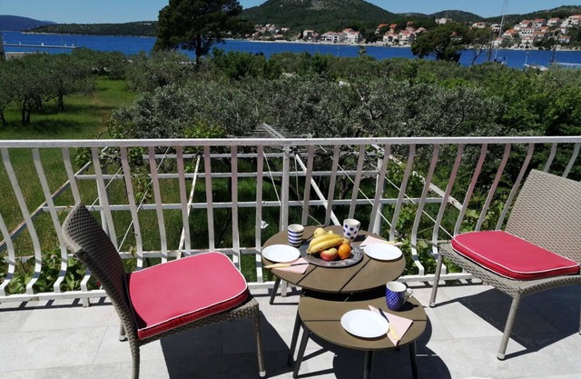 Spacious apartment with beautiful marina and sea views