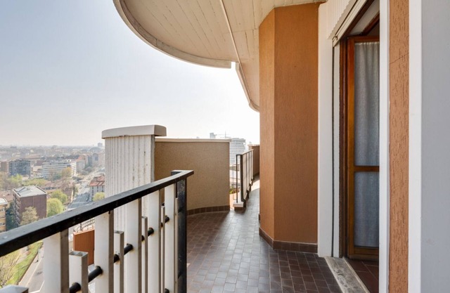 Spacious APT with terrace! Central Station 2km away