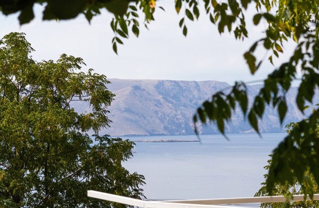 Spacious apt with terrace and beautiful sea view