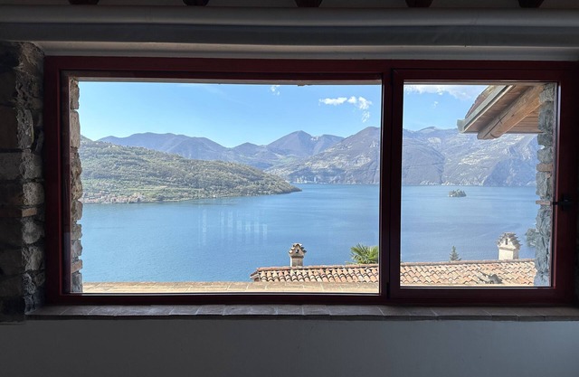 SPACIOUS ATTIC WITH POOL, BEAUTIFUL LAKE VIEW CIN IT017169C2I33X8FKI
