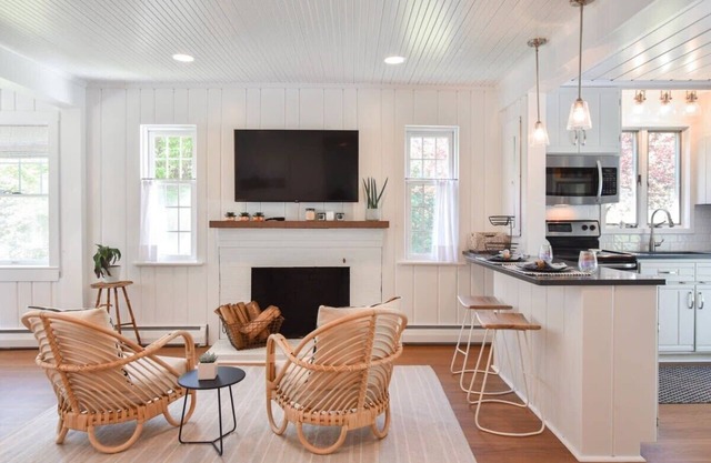 Spacious Beach House 6 Min Walk to Beach!