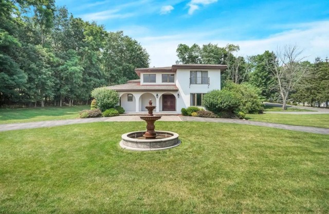 Spacious + beautiful 5-bedroom Mediterranean Villa in Monroe, NY.