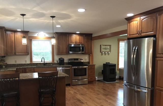 Spacious Beautiful Home - 5 min from the lake!