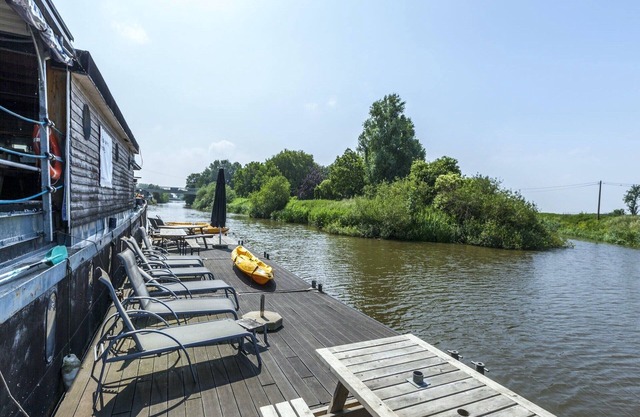 Spacious Boat with Scenic Views