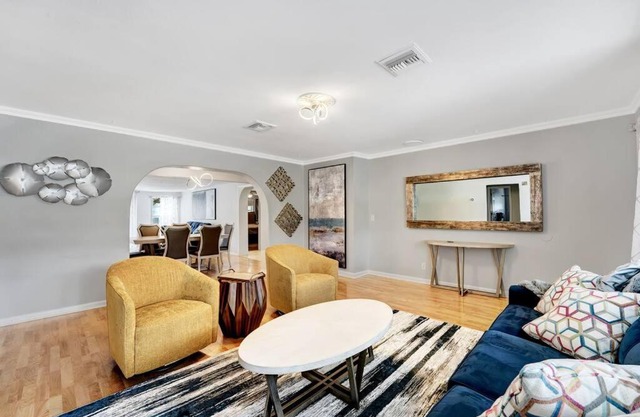 Spacious Boyton Beach 4BR with pool near beach