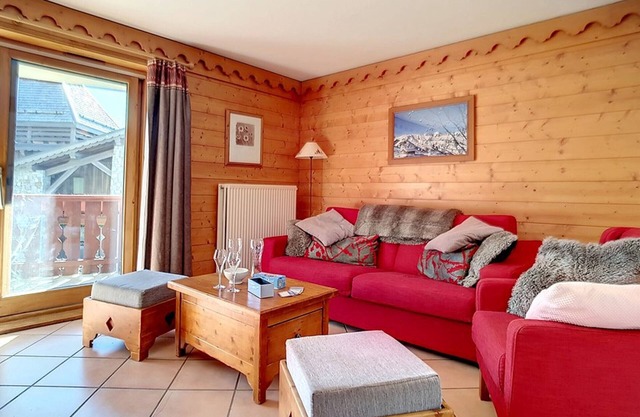 Spacious & Bright Apartment · Near Slopes · Balcony · Pool · Reberty 2000