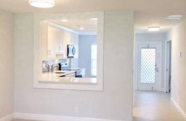Spacious, Bright, Updated 2/2 — Bike/Walk to Trendy Downtown Delray Beach