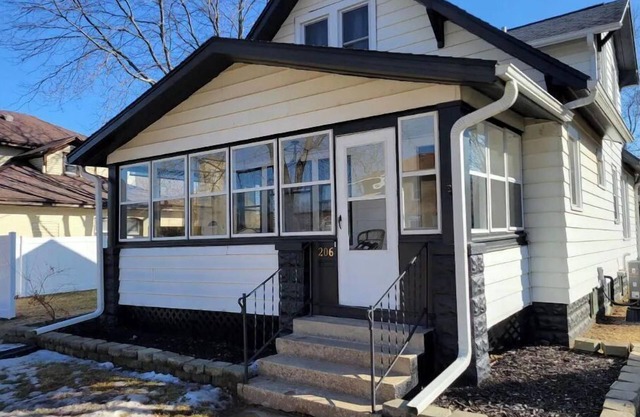 SPACIOUS BUNGALOW- 20min to WI Dells/Devils Lake
