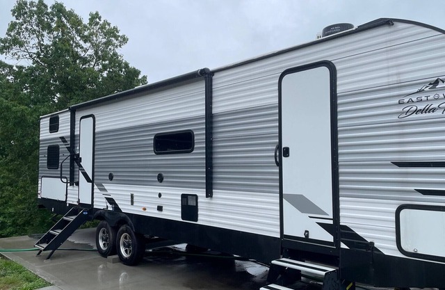 spacious camper in maynardville, tn minutes from several marinas!