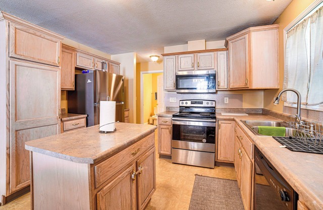 Spacious Champaign Home By University of Illinois!