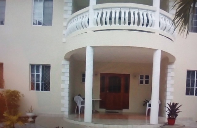 Spacious comfy 1 bedroom apt, no sharing. Sunrise & sunset mountain view.
