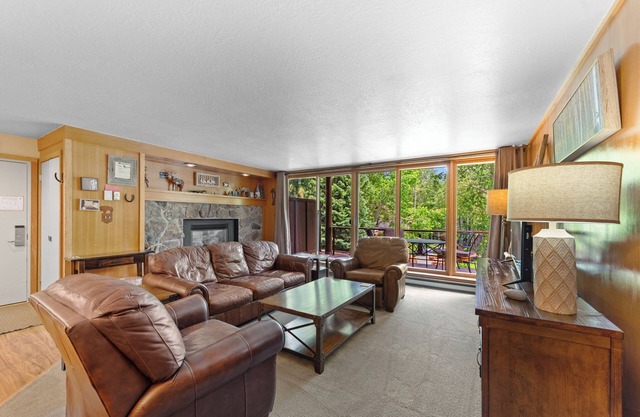Spacious Condo w/Great Alpine Views from Private Balcony w/Gas Fireplace!