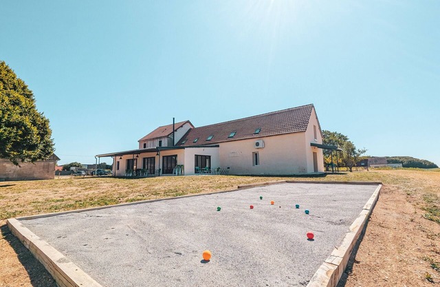 Spacious cottage for 15, comfort and nature in Berry