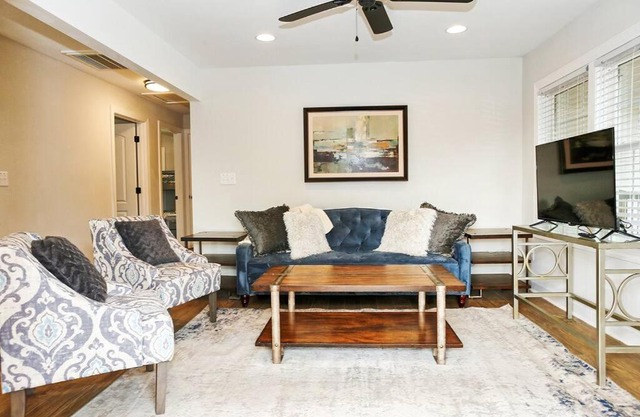 Spacious Cottage for Entire Family Near Two Lakes