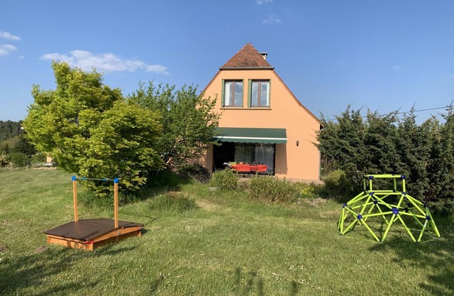 Spacious cottage in nature in Plazac, pets welcome