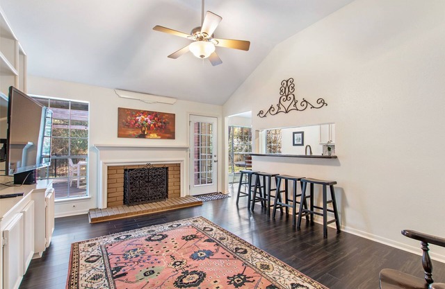 Spacious & Cozy 4BR Home in The Woodlands