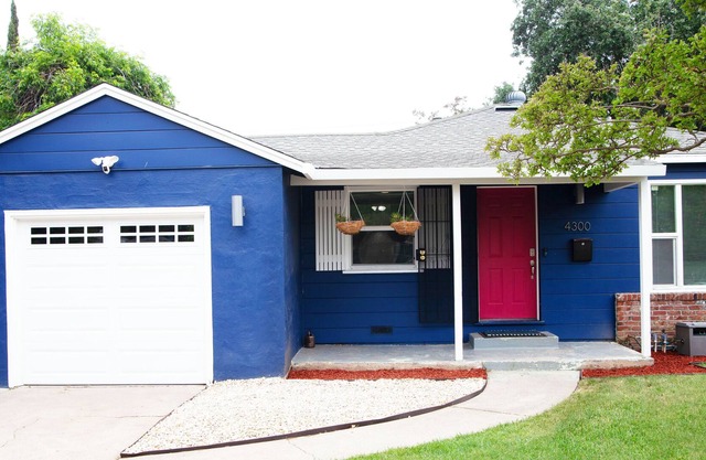Spacious + Cozy Bungalow in Historic Oak Park District