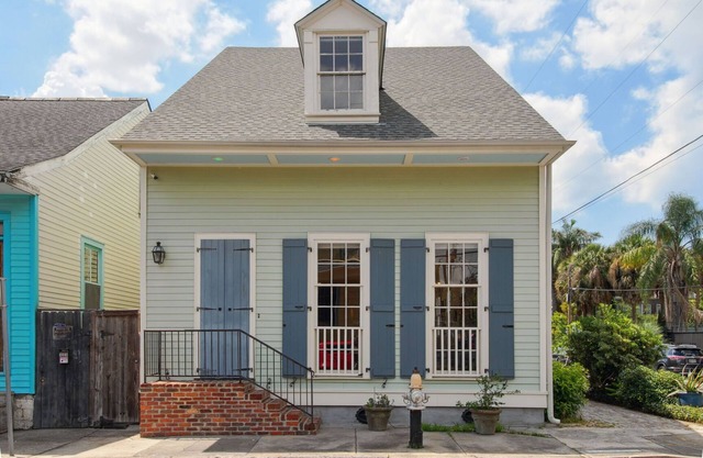 Spacious Creole home in historic Treme neighborhood next to French Quarter!