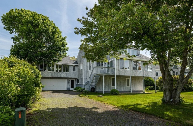Spacious&Custom Built Contemporary Home- 5 bed, 3 full bath located on Southern Tip of Narragansett!