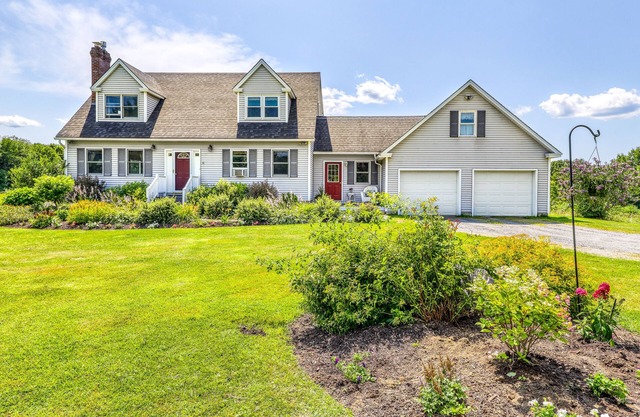 Spacious, dog-friendly house w/free WiFi, gas fireplace, private grill