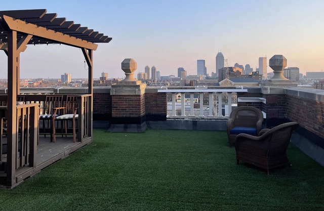 Spacious Downtown Penthouse with Rooftop Terrace