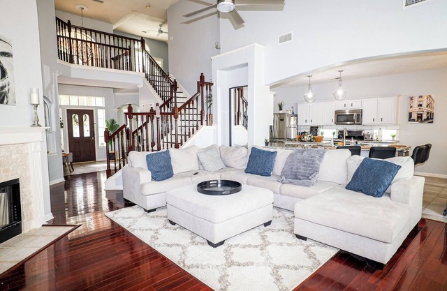 Spacious & Elegant 3BR Guest House in Sugar Land w/Prime Location & Security