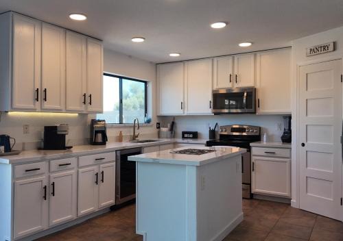 Spacious Family Home with AC near Phoenix Stadium