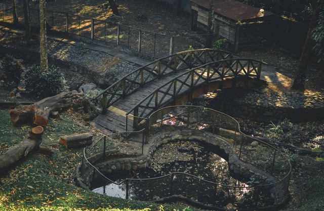 Spacious Farm With Swimming Pool, Parking, Woods and Rivers